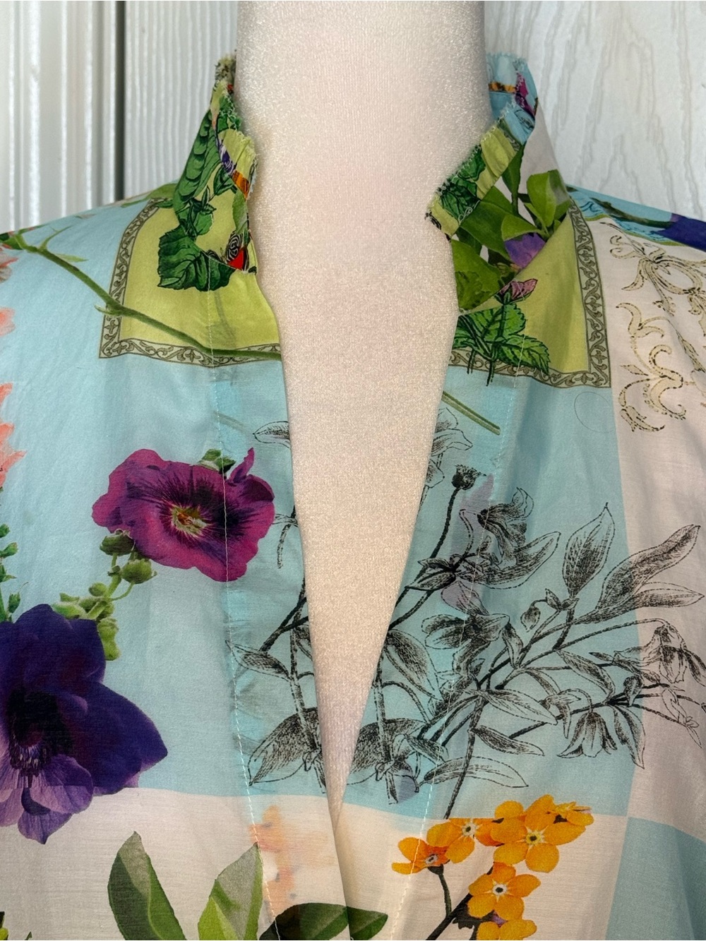 ALICE + OLIVIA Ilan Smocked-Sleeve Button-Front Blouse Sz L A0067 - Picture 4 of 9